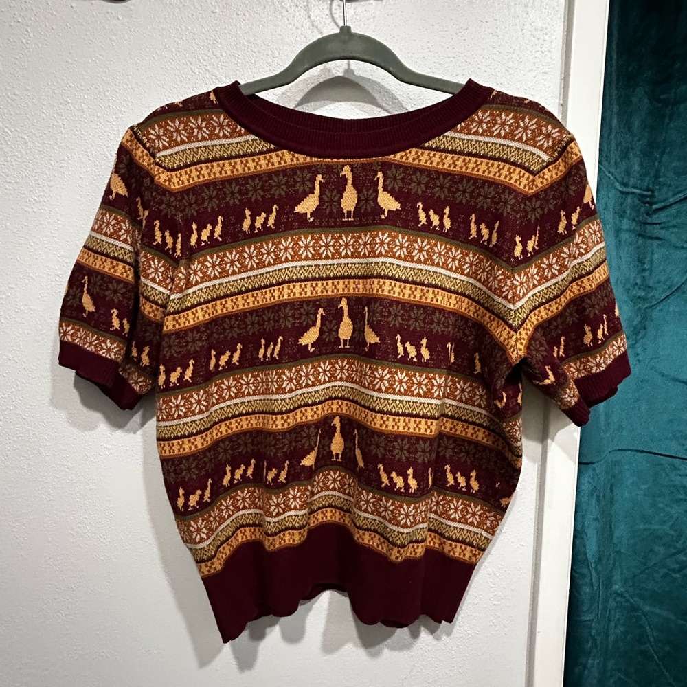 Adorable short sleeved goose sweater